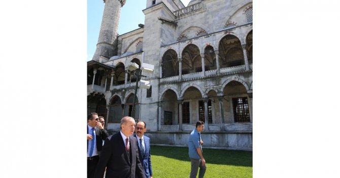 Cumhurbaşkanı Cuma Namazını Sultanahmet Camii’nde Kıldı