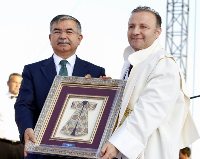 Bakan Çavuşoğlu’ndan, Mezun Öğrencilere Tavsiye