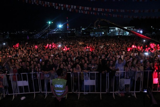 Edip Akbayram Tekirdağ’ı Salladı