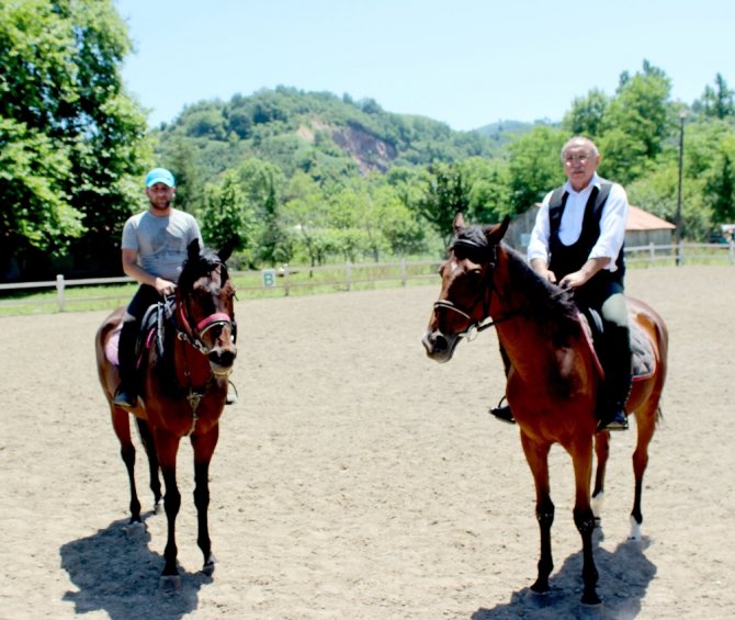 Zihinsel Engelli Çocuklara ‘Atlı Terapi’