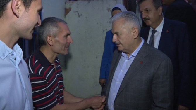 Başbakan Sancektepe’de Bir Ailenin İftarına Katıldı