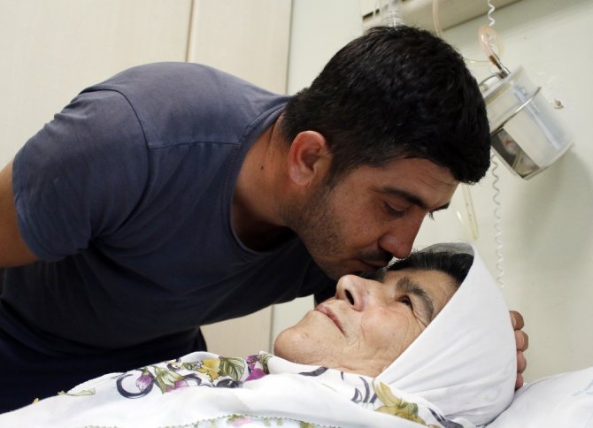 Kanser Hastası Kadın Robotik Cerrahi Ameliyatıyla Sağlığına Kavuştu