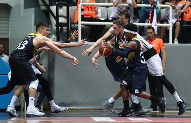 Olaylı Derbi Fenerbahçe’nin
