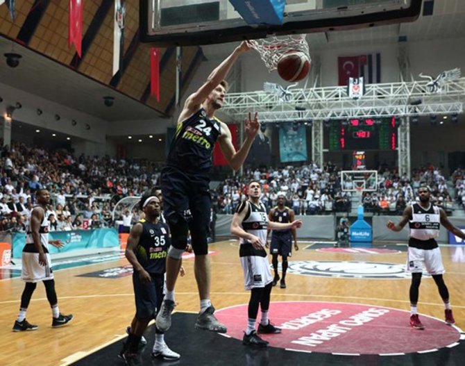 Olaylı Derbi Fenerbahçe’nin
