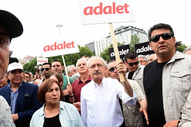 Chp’nin Yürüyüşü Başladı