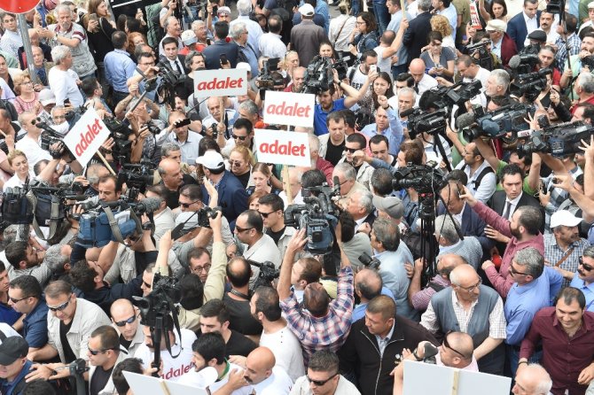 Chp’nin Yürüyüşü Başladı