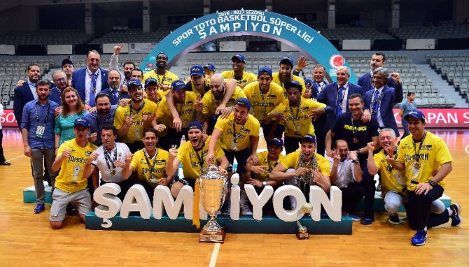 Fenerbahçe Kupasını Aldı