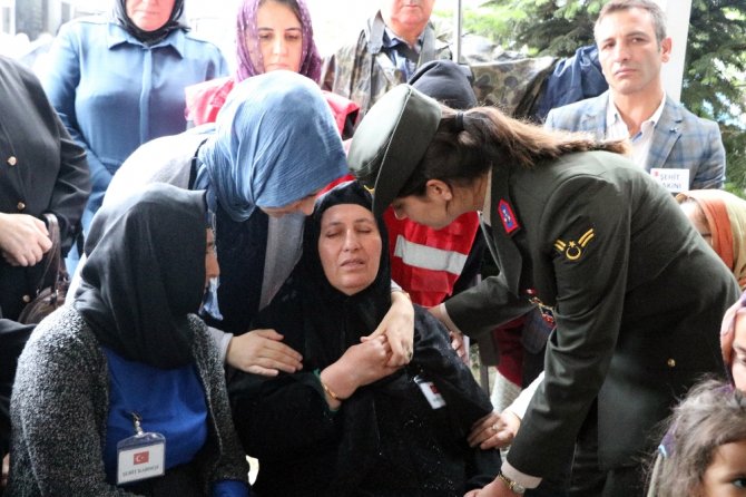 Şehit Uzman Çavuş Sakarya’da Son Yolculuğuna Uğurlandı