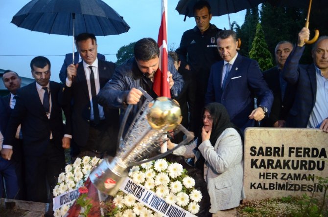 Beşiktaş, Şampiyonluk Kupasını Vefa Müdüre Getirdi
