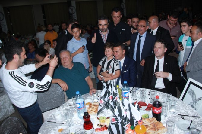 Beşiktaşlı Taraftarlardan İzdiham