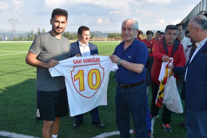 Manchester City’li Yıldız, Balıkesir’de Yeni Stadı İnceledi