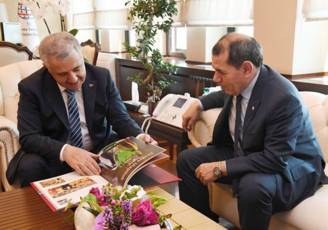 Bakan Arslan, Dursun Özbek’i Kabul Etti