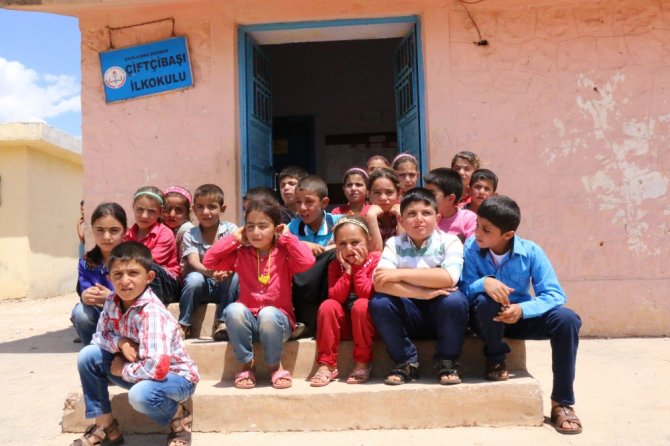 Pkk’nın Şehit Ettiği Öğretmenin Köyünde Hüzün