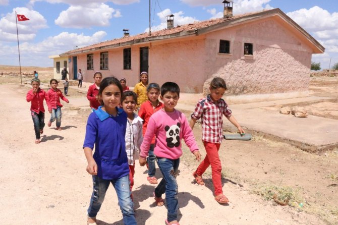 Pkk’nın Şehit Ettiği Öğretmenin Köyünde Hüzün