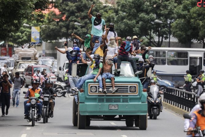 Venezuela’da Muhalefet Yeniden Sokaklarda