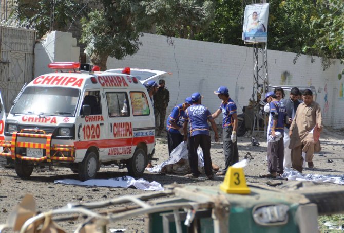 Pakistanda Bombalı Saldırı: 10 Ölü, 18 Yaralı