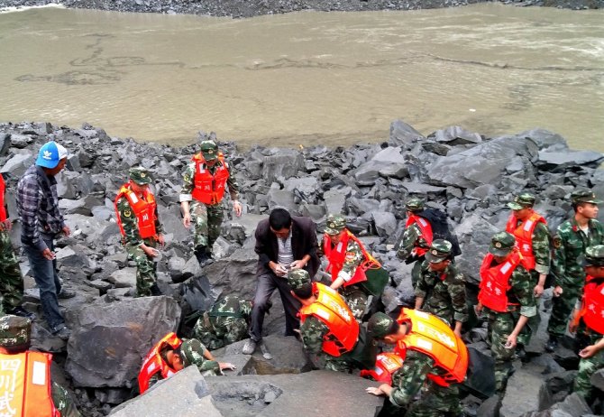 Çin’de Toprak Kayması: 140 Kişi Toprak Altında