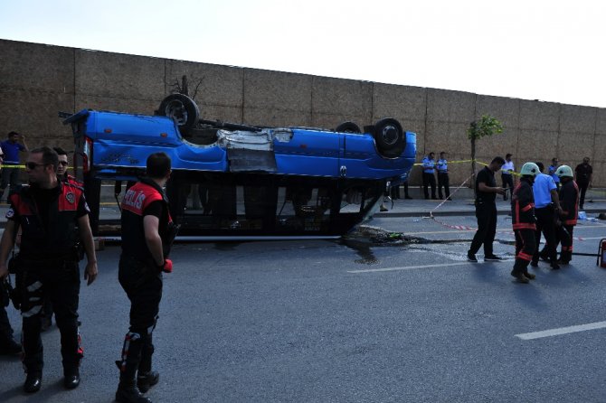 Ankara’da Otomobil Dolmuşla Çarpıştı: 17 Yaralı