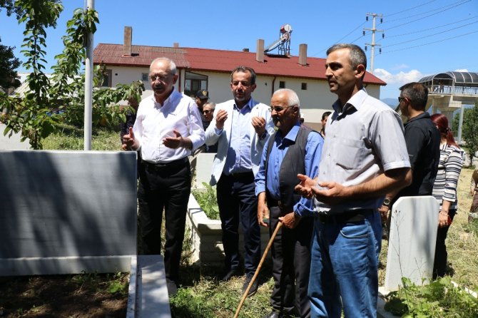 Kılıçdaroğlu, Bolu’da Bayram Ziyaretlerinde Bulundu