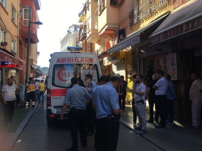 İstanbul’da Binanın Son Katı Çöktü: 1 Ölü
