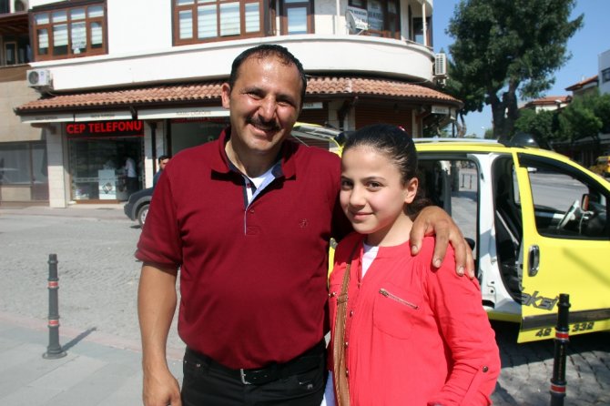 Suriyeli Aile Kızını Otobüste Unuttu