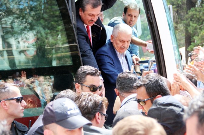 Başbakan’a Erzurum’da Sevgi Seli