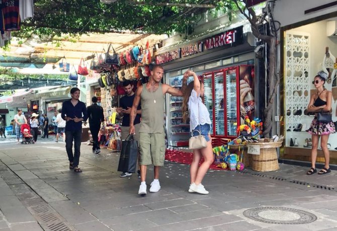 ‘Dünyanın En Yakışıklı Mahkumu’ Bodrum’un Tadını Çıkardı