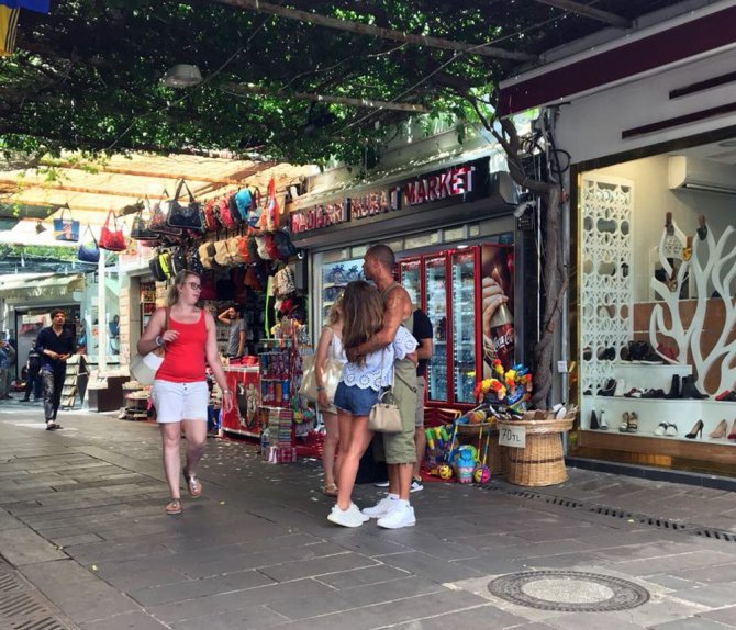 ‘Dünyanın En Yakışıklı Mahkumu’ Bodrum’un Tadını Çıkardı