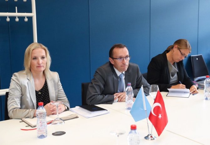 Bakan Çavuşoğlu, Bm’nin Kıbrıs Özel Danışmanı İle Görüştü