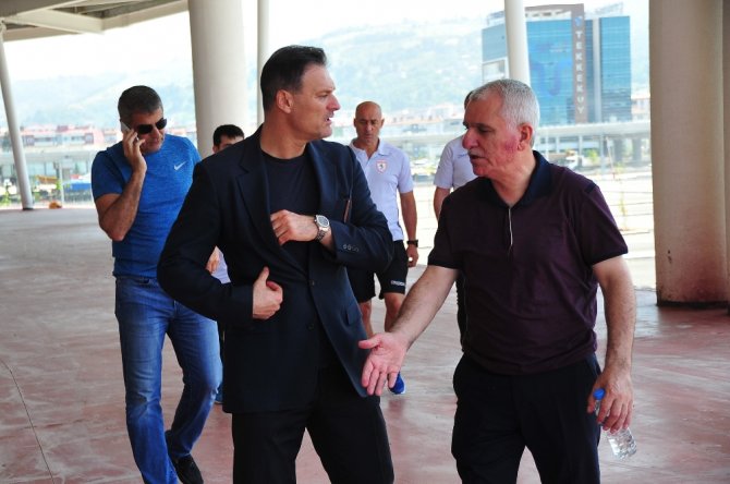 Yeni Hoca Yeni Stadı Gezdi