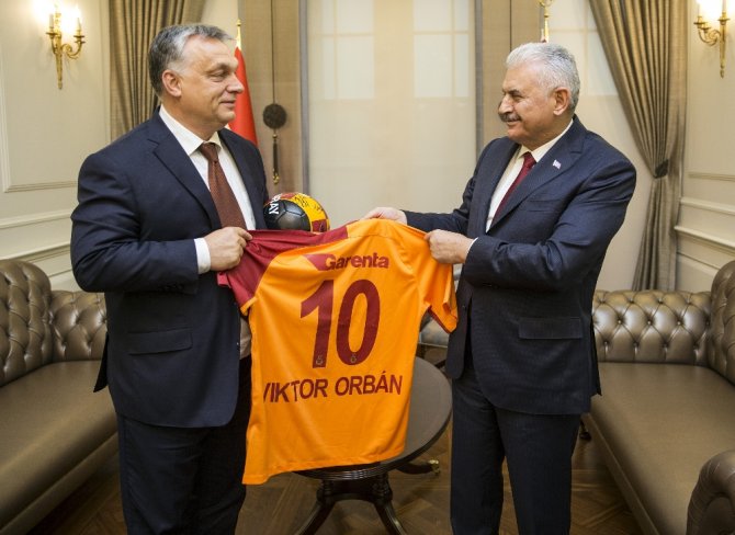 Başbakan Yıldırım’dan Macar Mevkidaşına Jest