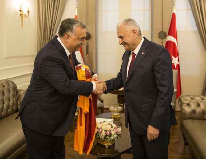 Başbakan Yıldırım’dan Macar Mevkidaşına Jest