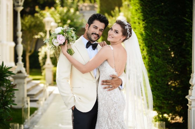 Burak Özçivit Ve Fahriye Evcen Dünyaevine Girdi