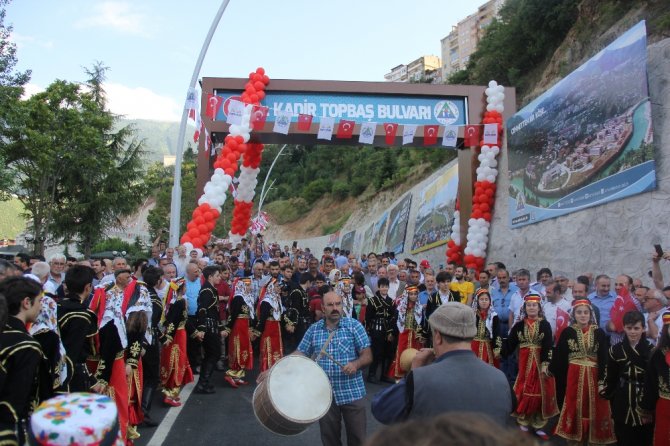 Kafkasör Festivali Boğalar Eşliğinde Yürüyüşle Başladı