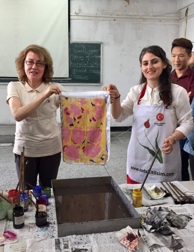 Ebru Sanatını Doğduğu Topraklarda Anlattı