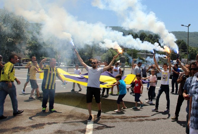 Fenerbahçe’yi Düzce’de Taraftarlar Karşıladı