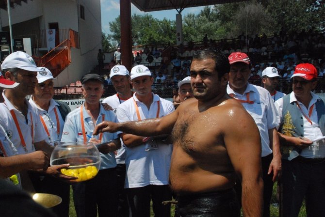 "Başpehlivana Verilen Ödül Senelik Yemek Masrafı Bile Değil"