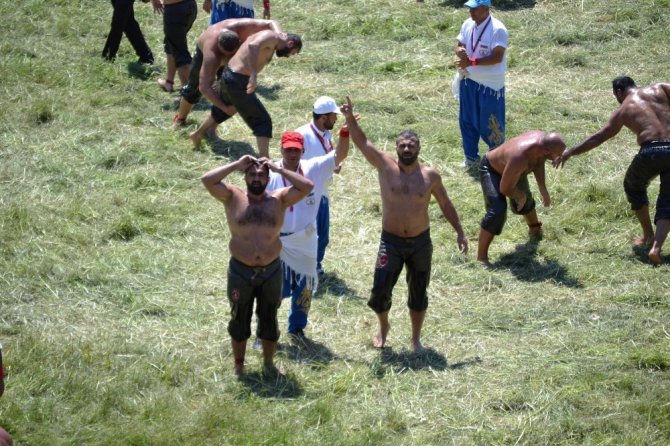 "Başpehlivana Verilen Ödül Senelik Yemek Masrafı Bile Değil"