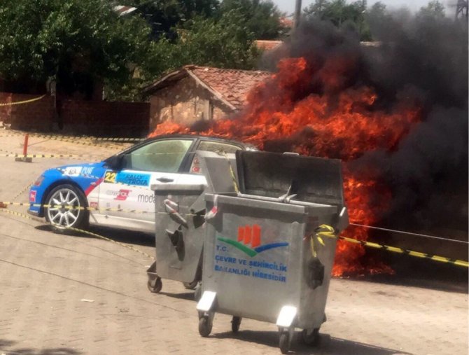 Aracı Yanan Rallici Burcu Çetinkaya O Anları Anlattı