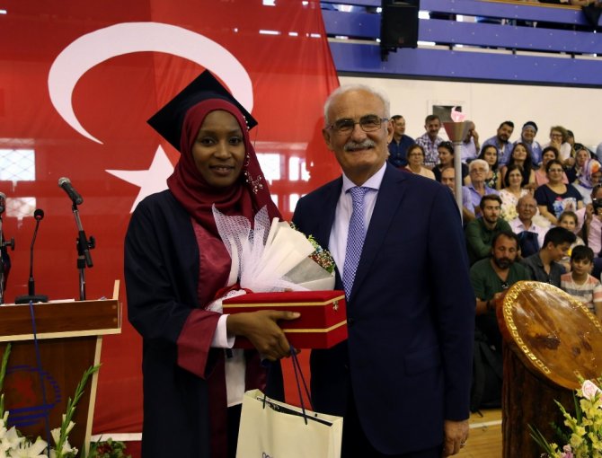 67 Yaşında Doktor Oldu