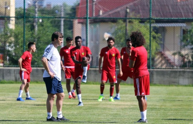 Ertuğrul Sağlam Futbolcularına Göz Açtırmıyor