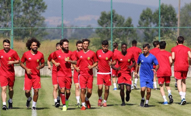 Ertuğrul Sağlam Futbolcularına Göz Açtırmıyor