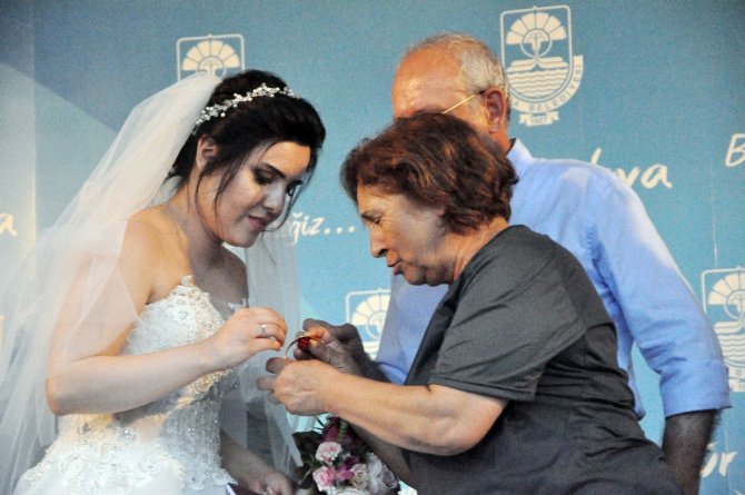 Kılıçdaroğlu Yürüyüşün Sonunda Nikah Şahitliği Yaptı