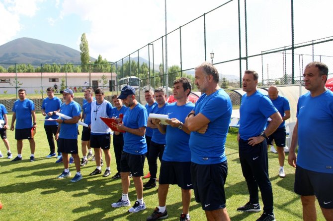 Hasan Şaş Uefa Pro Lisans Kursunda