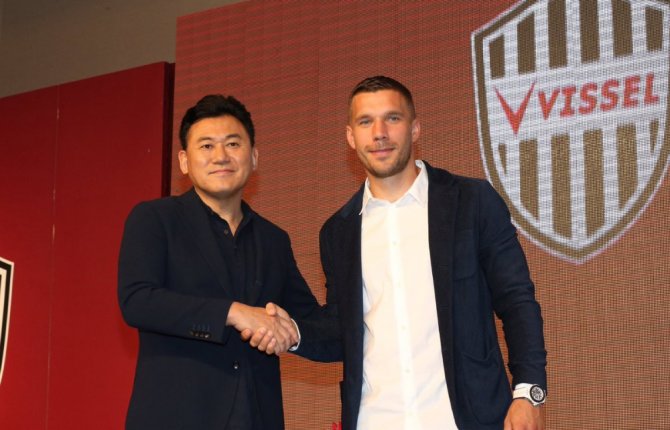 Podolski İmzayı Attı