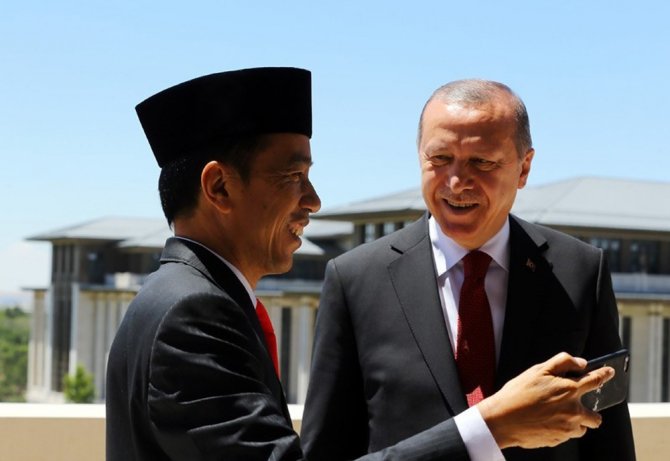 Sosyal Medyadan Canlı Yayın Yaptı