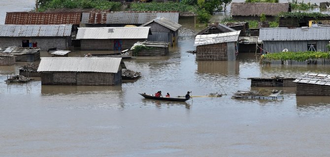 Hindistan’da Sel 400 Yüz Bin Kişiyi Etkiledi
