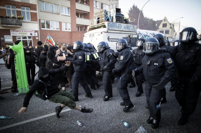 Hamburg Sokaklarında G-20 Protestosu Sürüyor