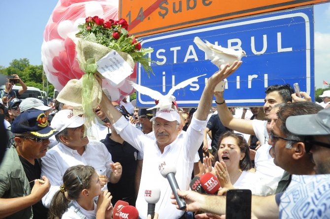Kafasına Güvercin Kondu
