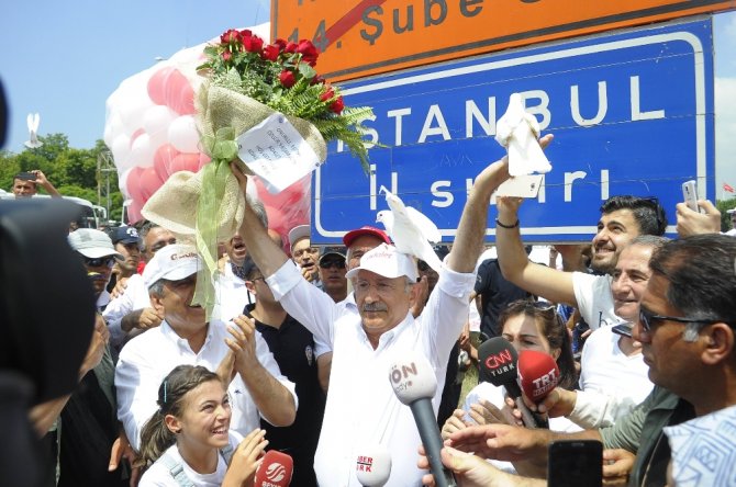 Kafasına Güvercin Kondu